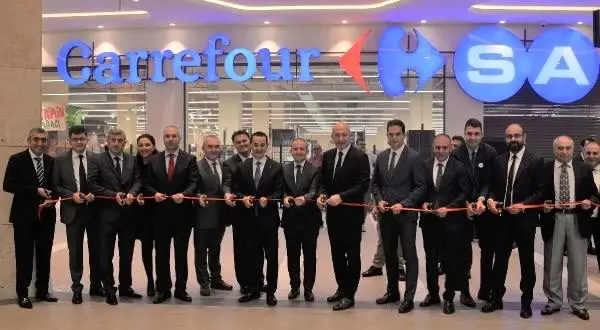 İzmir'in yeni alışveriş merkezi müşterileriyle buluştu İzmir'in yeni alışveriş merkezi müşterileriyle buluştu