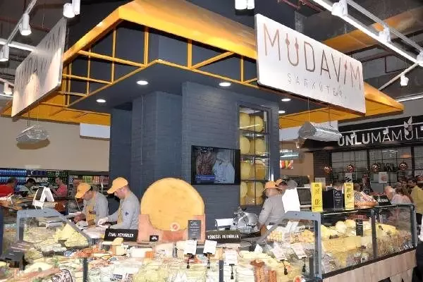 İzmir'in yeni alışveriş merkezi müşterileriyle buluştu İzmir'in yeni alışveriş merkezi müşterileriyle buluştu