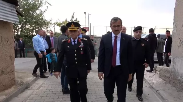 Jandarma Genel Komutanı'ndan şehit ailesine ziyaret Jandarma Genel Komutanı'ndan şehit ailesine ziyaret