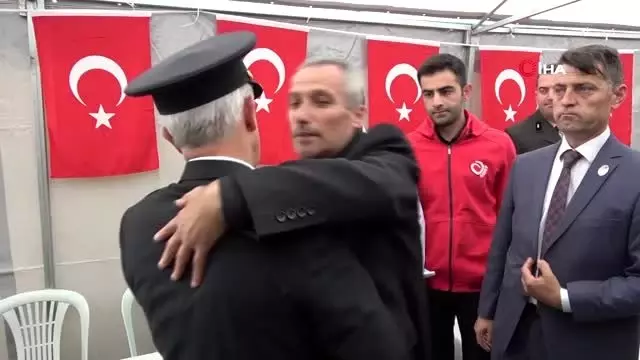 Jandarma Genel Komutanı'ndan şehit ailesine ziyaret Jandarma Genel Komutanı'ndan şehit ailesine ziyaret