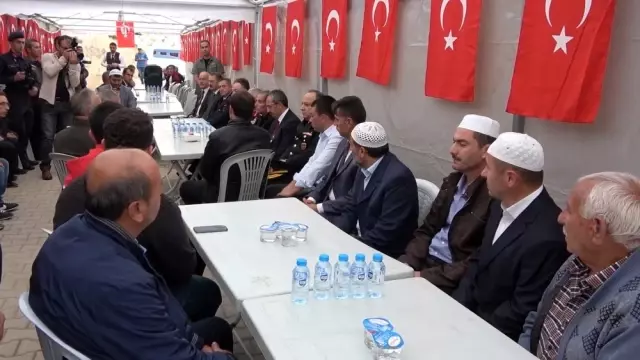 Jandarma Genel Komutanı'ndan şehit ailesine ziyaret Jandarma Genel Komutanı'ndan şehit ailesine ziyaret