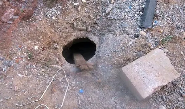 Kuyuya düşen kazı, itfaiye kurtardı Kuyuya düşen kazı, itfaiye kurtardı