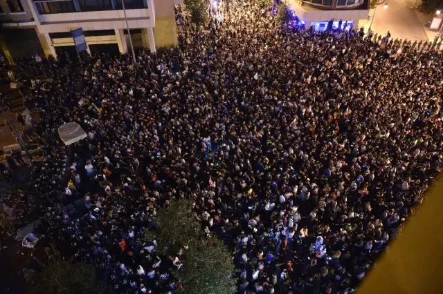 Lübnan'da protestoculara ateş açıldı: 1 ölü, 7 yaralı Lübnan'da protestoculara ateş açıldı: 1 ölü, 7 yaralı