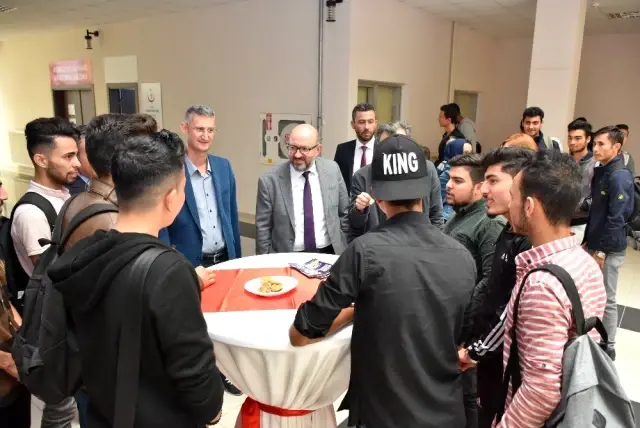 MAKÜ Rektörü Korkmaz, uluslararası öğrencilerle Tanışma Çayı'nda bir araya geldi MAKÜ Rektörü Korkmaz, uluslararası öğrencilerle Tanışma Çayı'nda bir araya geldi