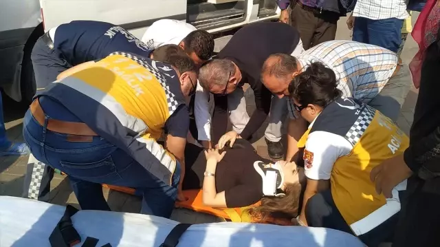 Manisa'da motosikletin çarptığı anne ve kızı yaralandı Manisa'da motosikletin çarptığı anne ve kızı yaralandı