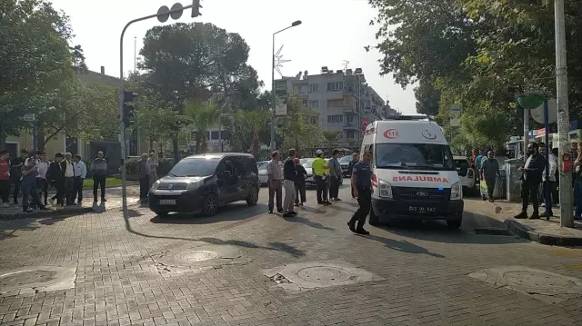 Manisa'da motosikletin çarptığı anne ve kızı yaralandı Manisa'da motosikletin çarptığı anne ve kızı yaralandı