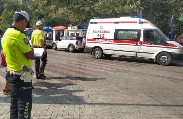 Manisa'da motosikletin çarptığı anne ve kızı yaralandı Manisa'da motosikletin çarptığı anne ve kızı yaralandı
