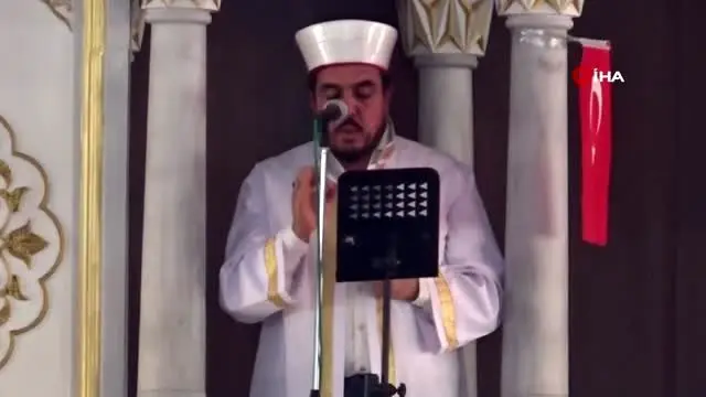 Mehmetçik için dev Türk bayrağı açıp Fransa'ya tepki gösterdiler Mehmetçik için dev Türk bayrağı açıp Fransa'ya tepki gösterdiler