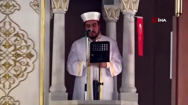 Mehmetçik için dev Türk bayrağı açıp Fransa'ya tepki gösterdiler Mehmetçik için dev Türk bayrağı açıp Fransa'ya tepki gösterdiler