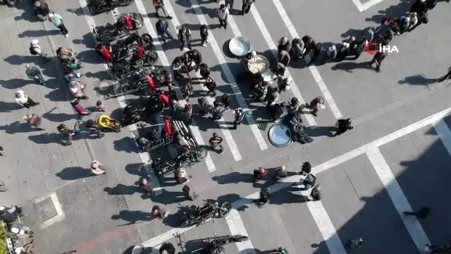 Motor tutkunlarından harekata Türk bayraklı destek Motor tutkunlarından harekata Türk bayraklı destek
