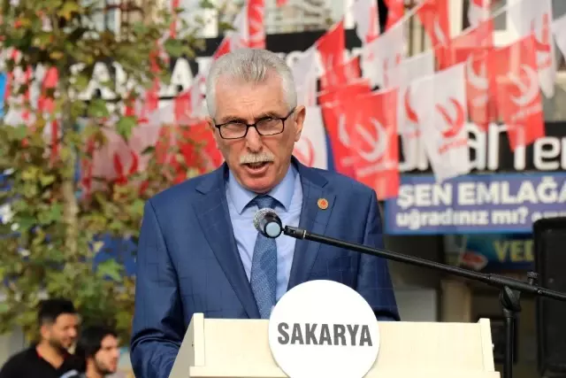 Muhtarlar Derneği Federasyon Başkanı Erdem, Atatürk anıtına çelenk koydu Muhtarlar Derneği Federasyon Başkanı Erdem, Atatürk anıtına çelenk koydu