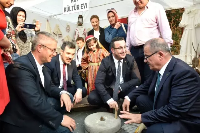 Mustafakemalpaşa'nın yöresel ürünleri festivalde sergilendi