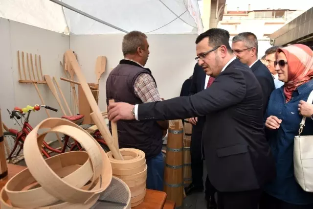 Mustafakemalpaşa'nın yöresel ürünleri festivalde sergilendi Mustafakemalpaşa'nın yöresel ürünleri festivalde sergilendi