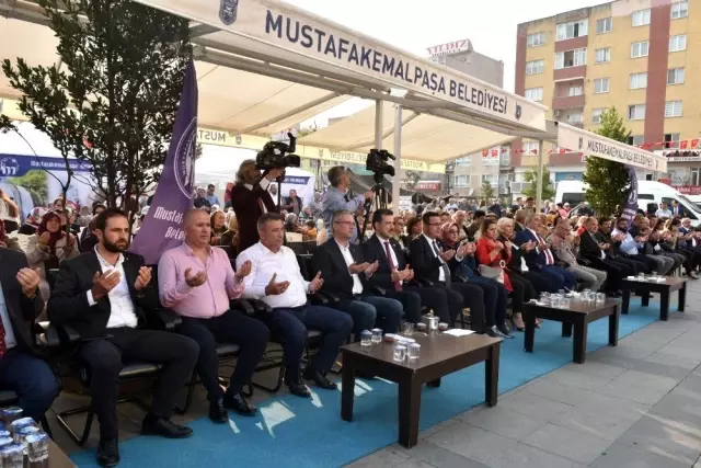 Mustafakemalpaşa'nın yöresel ürünleri festivalde sergilendi Mustafakemalpaşa'nın yöresel ürünleri festivalde sergilendi