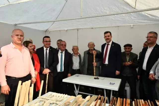 Mustafakemalpaşa'nın yöresel ürünleri festivalde sergilendi Mustafakemalpaşa'nın yöresel ürünleri festivalde sergilendi