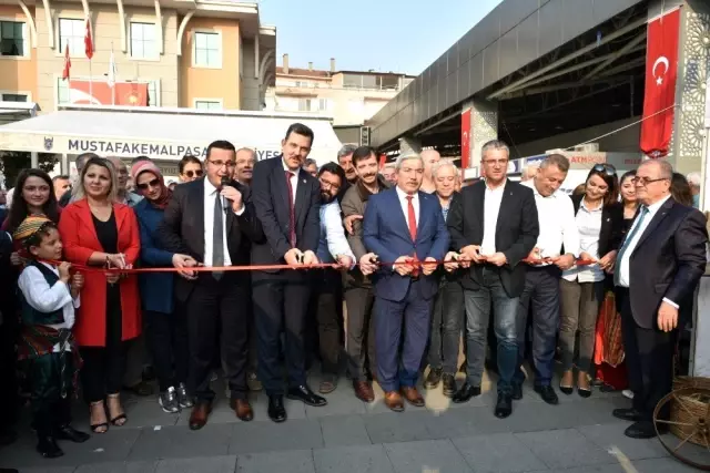 Mustafakemalpaşa'nın yöresel ürünleri festivalde sergilendi Mustafakemalpaşa'nın yöresel ürünleri festivalde sergilendi