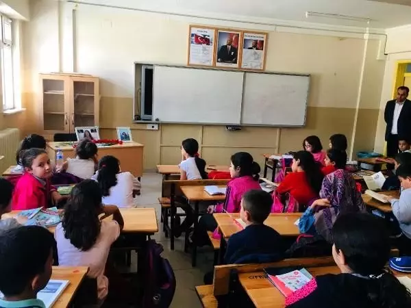 Öğrencileri Cemile öğretmeni gözyaşlarıyla andı