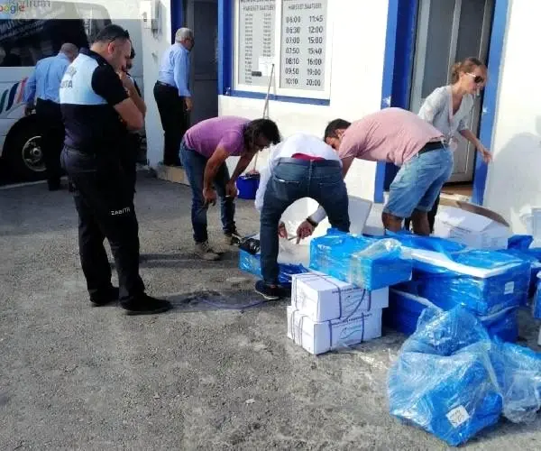 Otobüs yolcusunun bagajından 200 kilo deniz ürünü çıktı