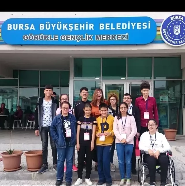 Özel çocuklar 'Kalbimin Sevgili Gözü'nü sahneledi Özel çocuklar 'Kalbimin Sevgili Gözü'nü sahneledi