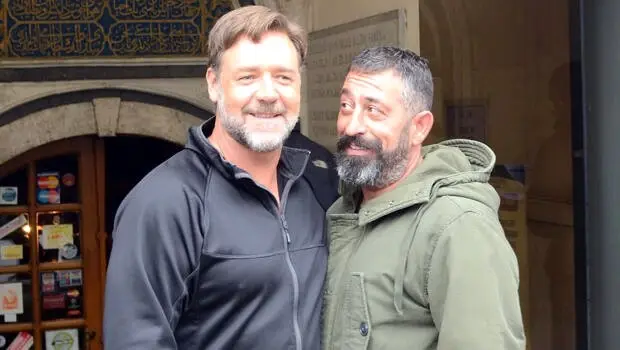 Russell Crowe Cem Yılmaz'ı tebrik etti Russell Crowe Cem Yılmaz'ı tebrik etti
