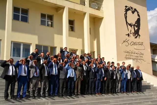 Sarıkamış Kaymakamı ve Muhtarlarından Asker selamı