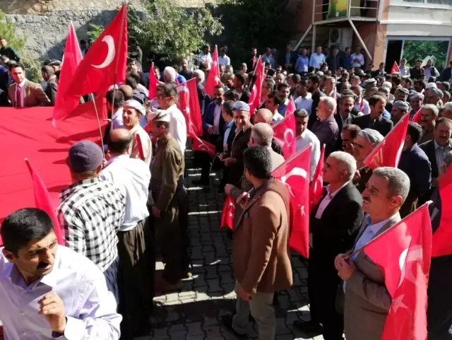 Şemdinli'de Mehmetçiğe destek yürüyüşü
