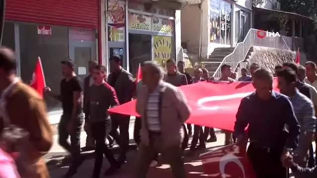 Şemdinli'de Mehmetçiğe destek yürüyüşü