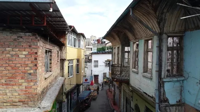 Şener Şen'in doğduğu evin hali içler acısı Şener Şen'in doğduğu evin hali içler acısı