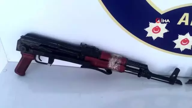 Silah sıkarak halkın huzurunu bozan 3 kişi tutuklandı Silah sıkarak halkın huzurunu bozan 3 kişi tutuklandı