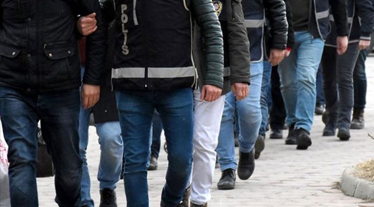Siyasi parti binalarına bombalı ve molotoflu saldırı hazırlığındaki 6 terörist yakalandı