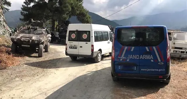 Van'da devriye aracına teröristler saldırdı! 1 askerimiz şehit oldu Van'da devriye aracına teröristler saldırdı! 1 askerimiz şehit oldu