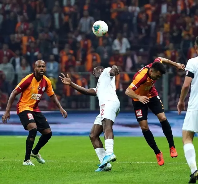 Süper Lig: Galatasaray: 3 - Sivasspor: 2 (Maç sonucu) Süper Lig: Galatasaray: 3 - Sivasspor: 2 (Maç sonucu)