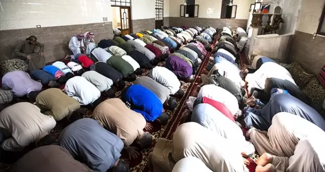 Tel Abyad'da 4 yıl sonra coşkuyla kılınan ilk cuma namazı!