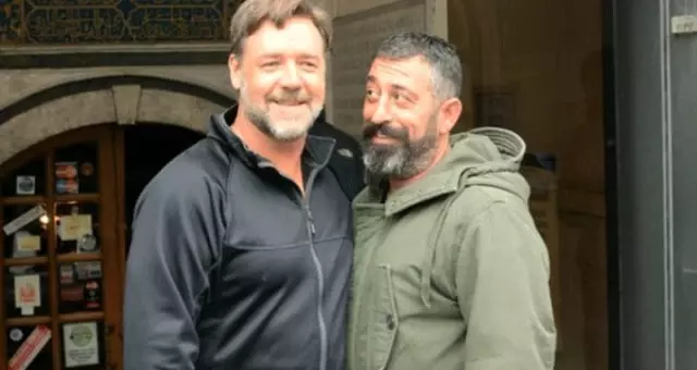 Ünlü aktör Russel Crowe'dan tebrik mesajı alan Cem Yılmaz yaptığı yorumla olay oldu Ünlü aktör Russel Crowe'dan tebrik mesajı alan Cem Yılmaz yaptığı yorumla olay oldu