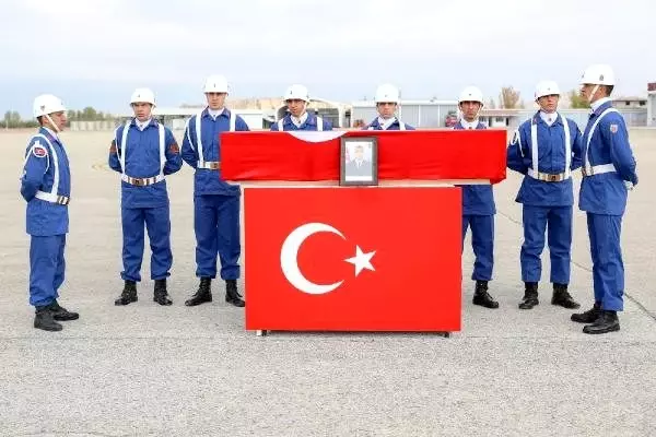 Van'da askeri araca teröristler sınırdan ateş açtı: 1 şehit, 2 yaralı (2)