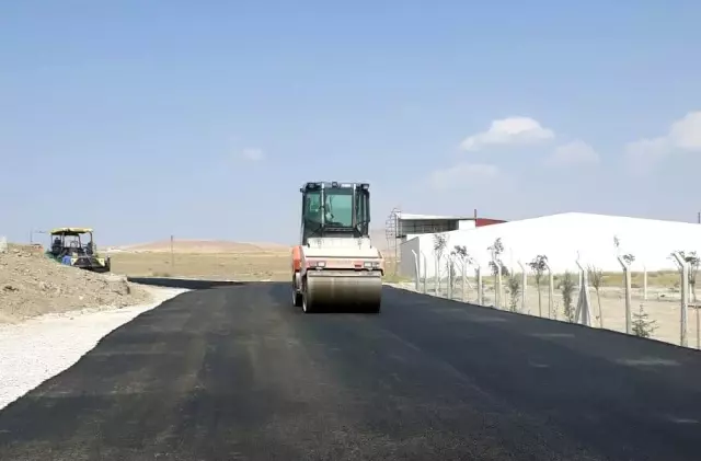 Van'da yol genişletme ve asfalt çalışması Van'da yol genişletme ve asfalt çalışması