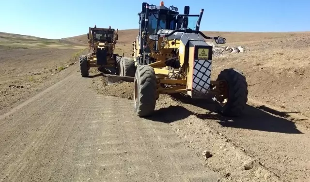 Van'da yol genişletme ve asfalt çalışması Van'da yol genişletme ve asfalt çalışması