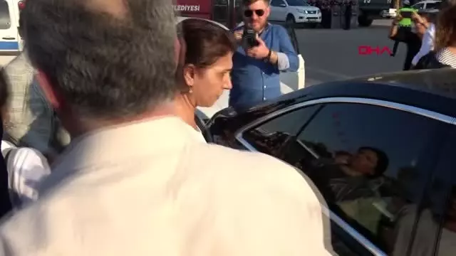Yasaklanan mitingi düzenlemek isteyen 9 kişi gözaltına alındı Yasaklanan mitingi düzenlemek isteyen 9 kişi gözaltına alındı
