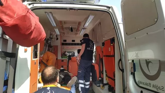 Yaya geçidindeki anne kıza çarpan motosikletli kaçtı Yaya geçidindeki anne kıza çarpan motosikletli kaçtı