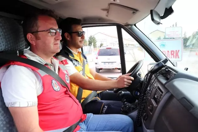 Aksaray'da ambulans sürücüleri parkurun tozunu attırdı Aksaray'da ambulans sürücüleri parkurun tozunu attırdı