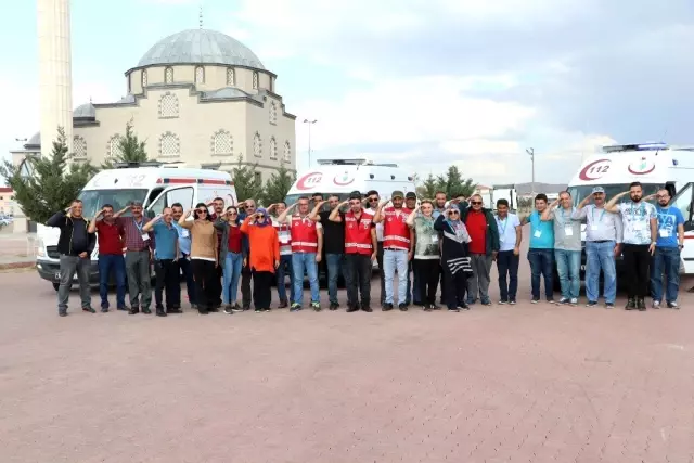 Aksaray'da ambulans sürücüleri parkurun tozunu attırdı Aksaray'da ambulans sürücüleri parkurun tozunu attırdı