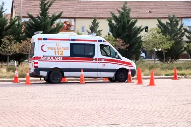Aksaray'da ambulans sürücüleri parkurun tozunu attırdı Aksaray'da ambulans sürücüleri parkurun tozunu attırdı