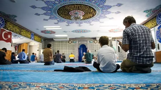 Almanya'da Hristiyan din adamları Barış Pınarı Harekatı'na camilerden destek verilmesini eleştirdi