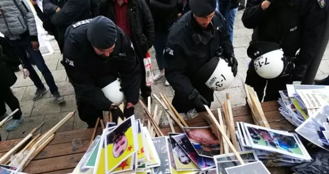 Almanya'da terör örgütü YPG yandaşlarının düzenlediği yürüyüşte paçavralar toplandı