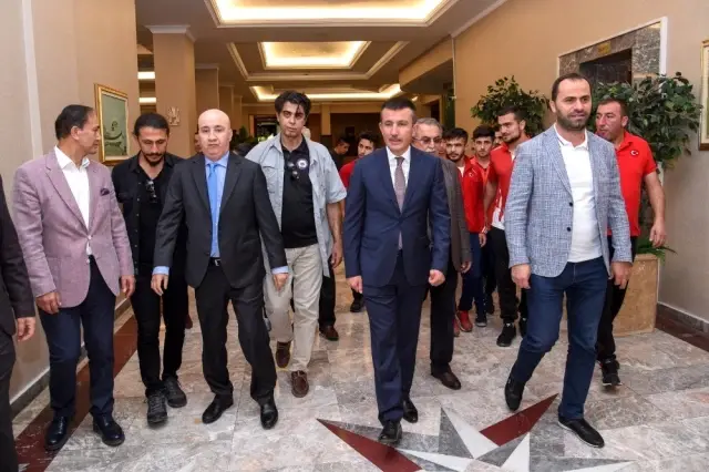 Altındağlı gençlerden milli sporculara moral Altındağlı gençlerden milli sporculara moral
