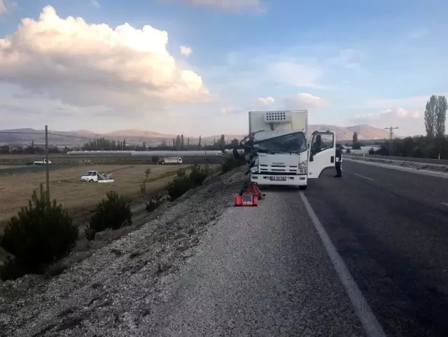 Antalya'da trafik kazası 1 ölü 4 yaralı Antalya'da trafik kazası 1 ölü 4 yaralı