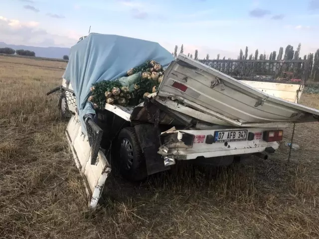 Antalya'da trafik kazası 1 ölü 4 yaralı Antalya'da trafik kazası 1 ölü 4 yaralı