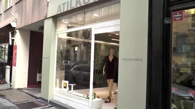Avusturya Dışişleri Bakanı'nı giydiren Türk modacı Atıl Kutoğlu Avusturya Dışişleri Bakanı'nı giydiren Türk modacı Atıl Kutoğlu