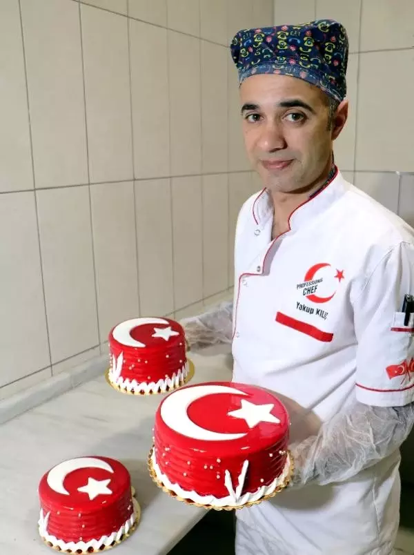 Ay-yıldızlı pastalara büyük ilgi Ay-yıldızlı pastalara büyük ilgi