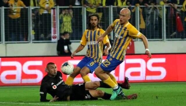 Beşiktaş'ta Burak Yılmaz sakatlandı! Galatasaray derbisi öncesi kötü haber